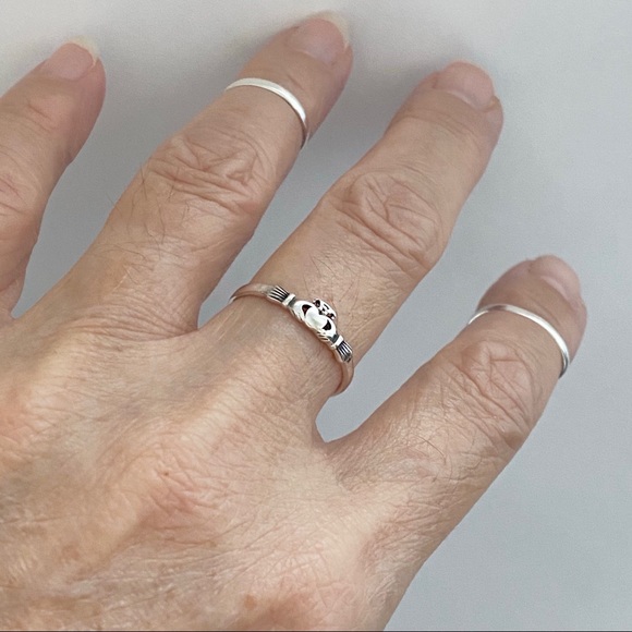 💕💕TOP SELLER💕💕Silver Mini Irish Claddagh Ring, Friendship Ring, Heart Rings - Picture 11 of 11
